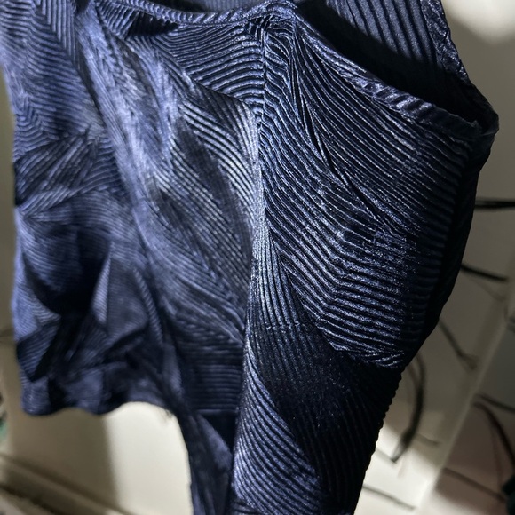 Floreat by Anthropologie Navy Crinkled Spaghetti Tank Loose Bodice Size Large - Picture 4 of 5